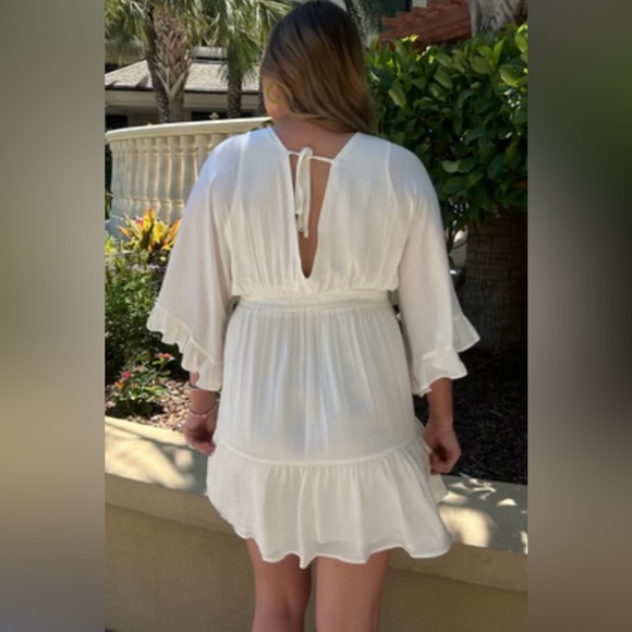 Elegant White Women's Dress - Picture 4 of 8